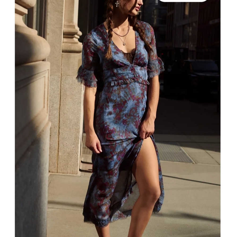 NWT Chiffon print midi dress
